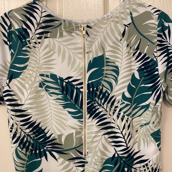 White & Green Leaf Print Gold Zipper Accent Shift Dress NWOT - Picture 3 of 7